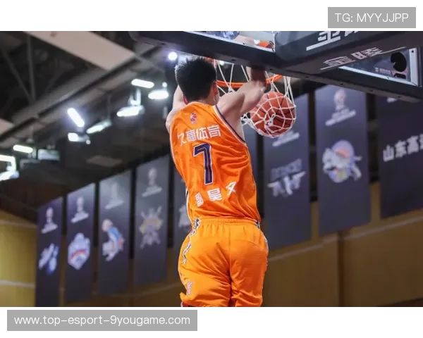 太阳维特斯内线突破，轻松上篮打进——掌控攻势的全新体验